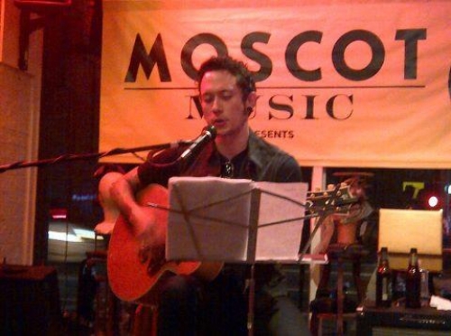 [fotos &amp; videos] Matt Heafy en actuaci&oacute;n ac&uacute;stica especial en MOSCOT + Proyecto alterno de Black Metal