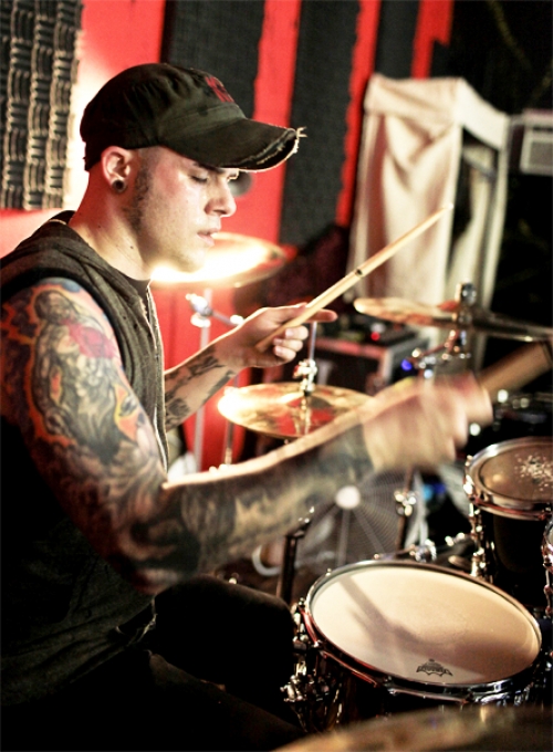 Nick Augusto en DRUM! Magazine