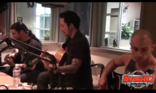 Versiones ac&uacute;sticas de &ldquo;Black&rdquo; &amp; &ldquo;Built To Fall&rdquo; [videos]